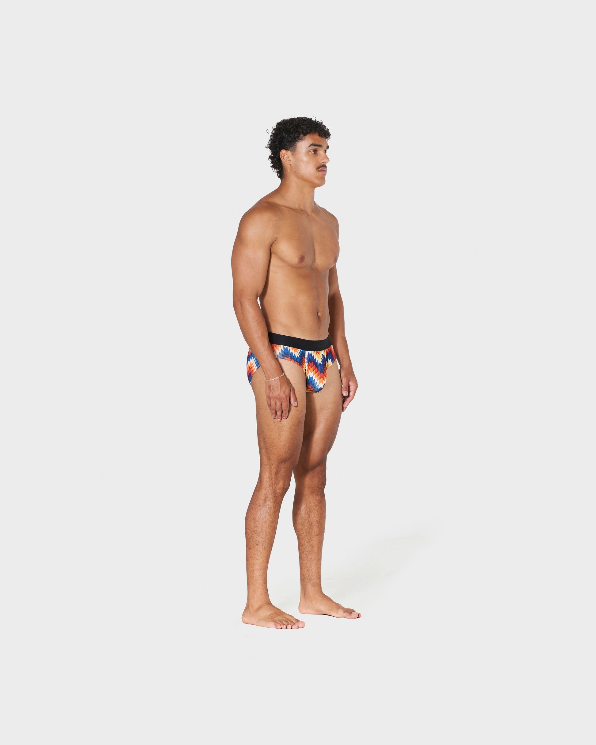 Men's running underwear with heat regulation for hot conditions