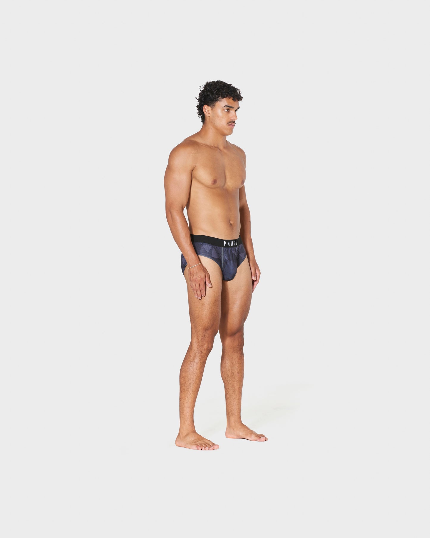 Lightweight men's running underwear for a comfortable and secure fit